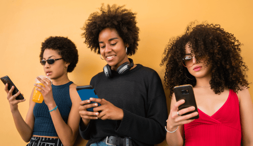 Relewise image - fashionable women browsing